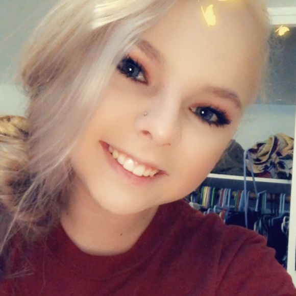 Meet your Posher, Raine - Picture 5 of 6